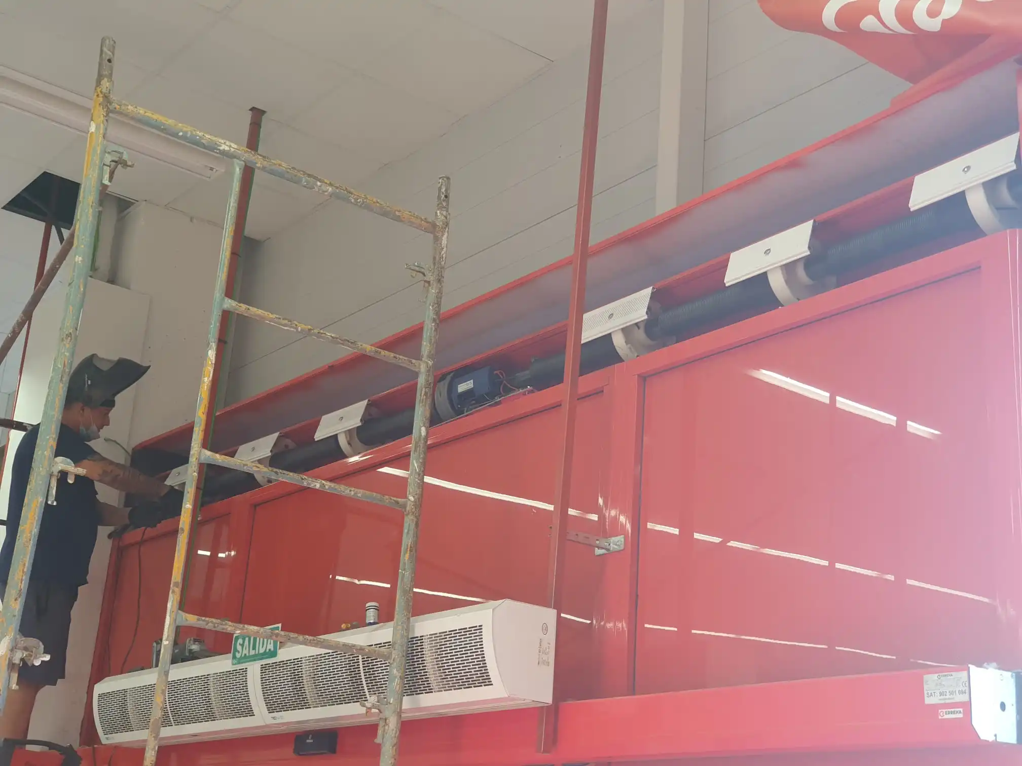 Empresa de reparacion de persianas metalicas en Paiporta Motorización de persianas de comercio en Paiporta